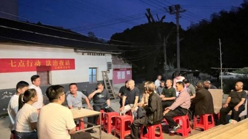 脚步丈量民情 法治守护乡宁