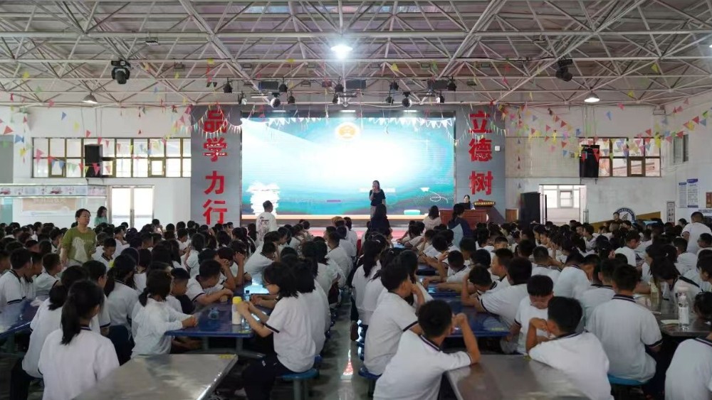 法治讲师开学开讲 检察护航向阳成长