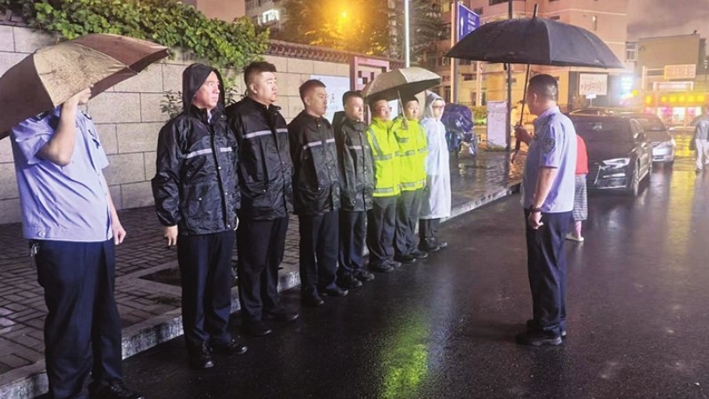 公安闻“汛”而动守护百姓平安