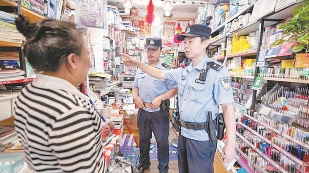 冰城公安开展校园“安全体检”