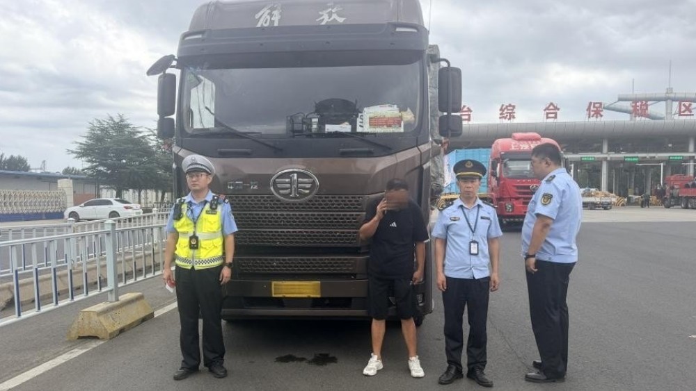 两部门联合执法，4辆非法运输大件货车落网