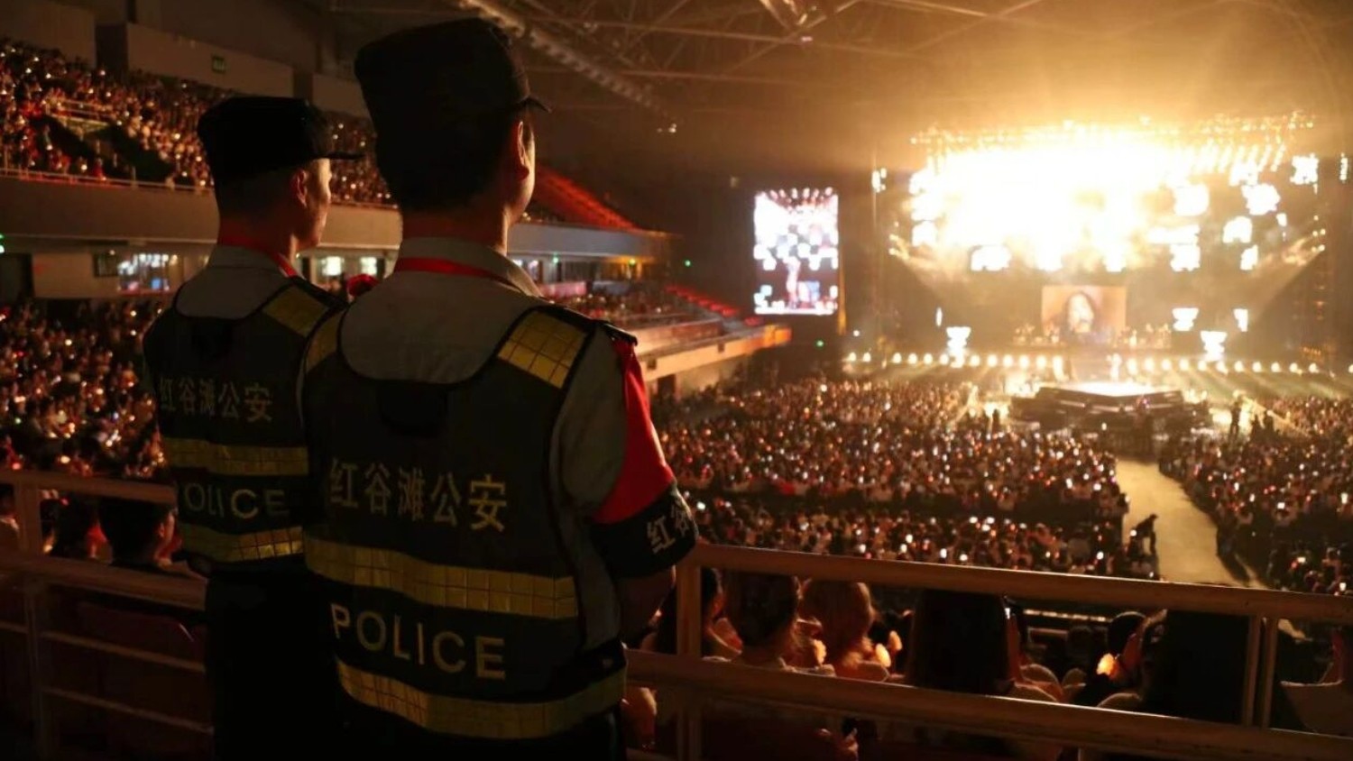 双线盛会人潮涌动 南昌公安筑牢平安防线