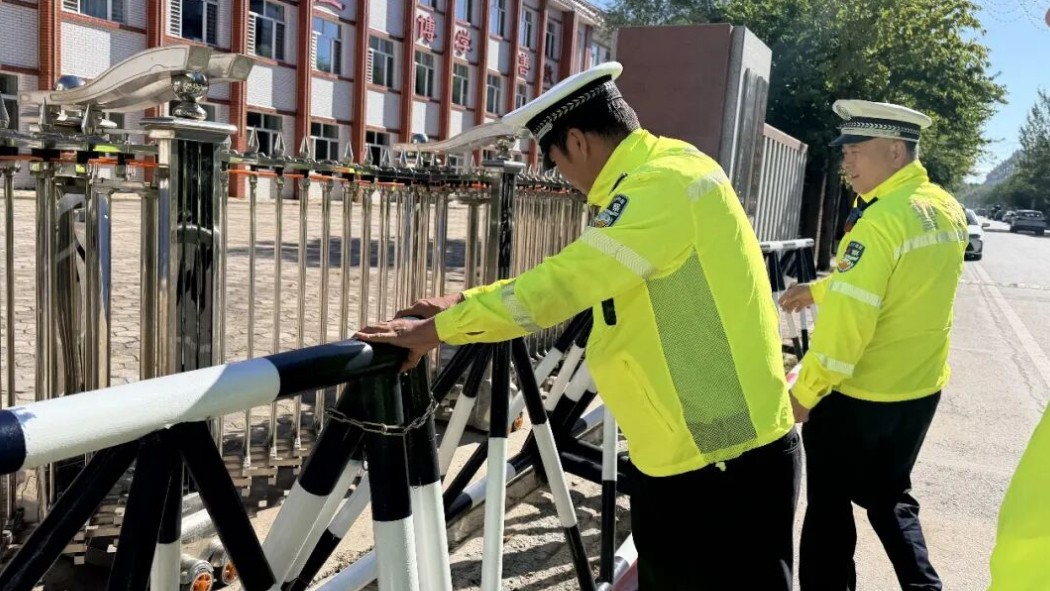 黑龙江林区交警开展校园周边交通安全隐患大排查