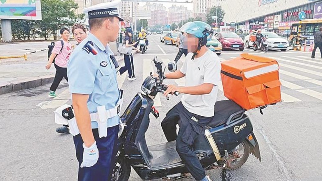 未按规定车道行驶、越线停车……
