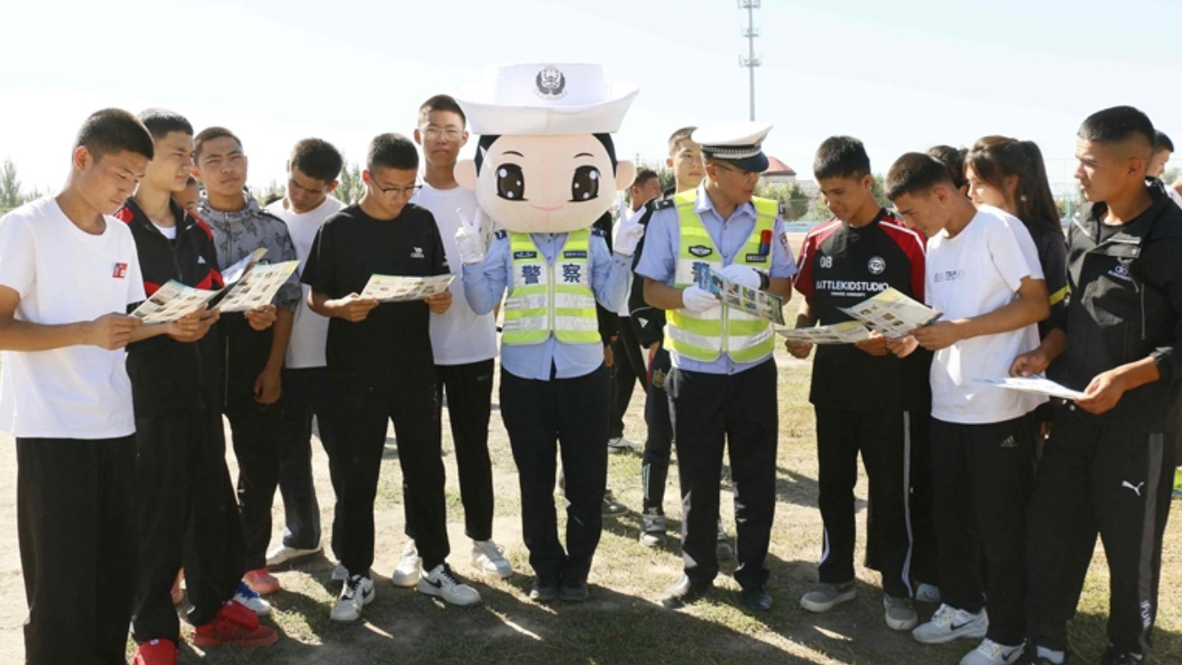 新疆霍城县公安局沉浸式普法 守护青少年出行安全