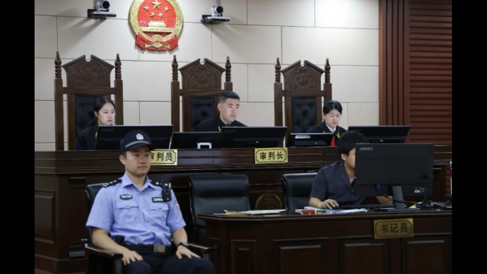 吉林省龙井市法院：观摩庭审明法纪 警示教育淬初心
