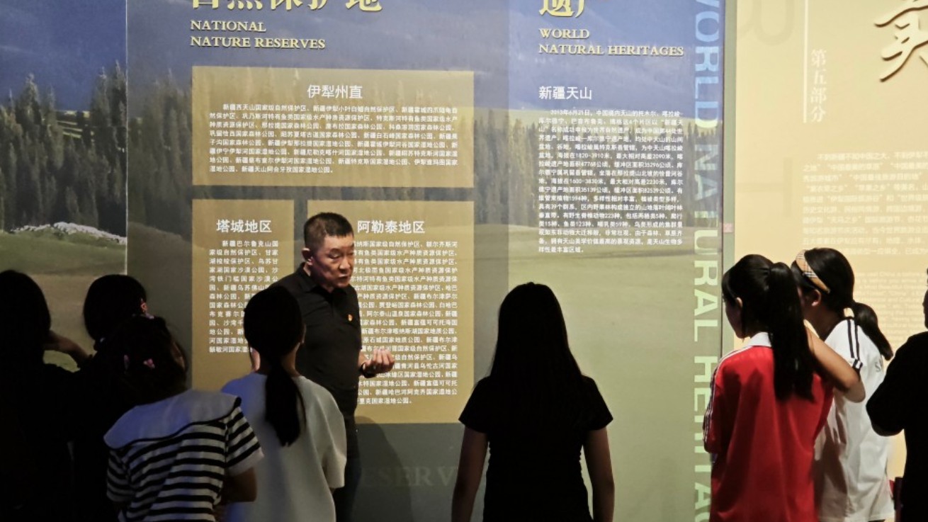 新疆伊宁市人民检察院驻皮里青矿区社区工作队组织辖区中小学生到伊犁州博物馆开展沉浸式研学实践活动