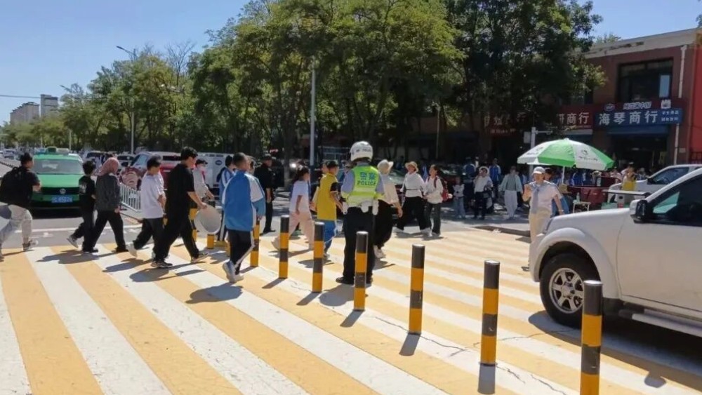 前置排查除隐患 “警”心护学伴启航