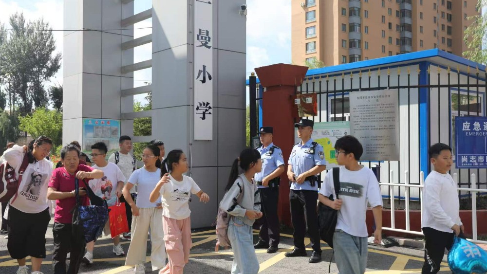 疏导车辆建立护学岗，报警装置、视频监控逐一体检……尚志公安织密校园防护网