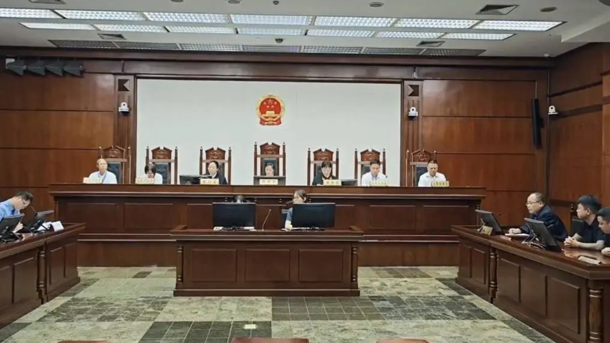 成都两名文身经营者多次向未成年人提供文身服务，发布“高考完免费扎图”等内容，被判公开道歉并发布公益视频