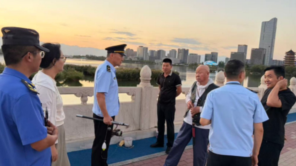 银川市金凤区阅海湾社区：联合整治违规垂钓乱象，柔性普法守护水域生态