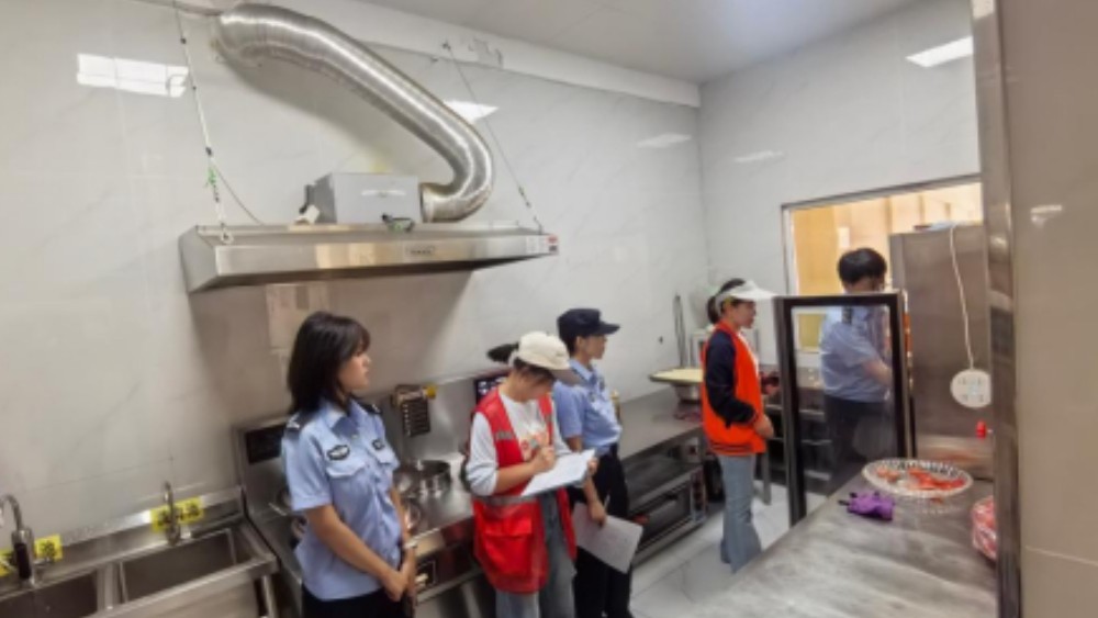 银川市兴庆区八一社区：联动排查消除周边隐患 联合整治守护舌尖安全