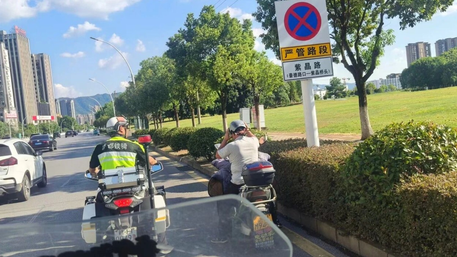 巡逻喊话“声”入人心 景德镇交警守护群众出行平安