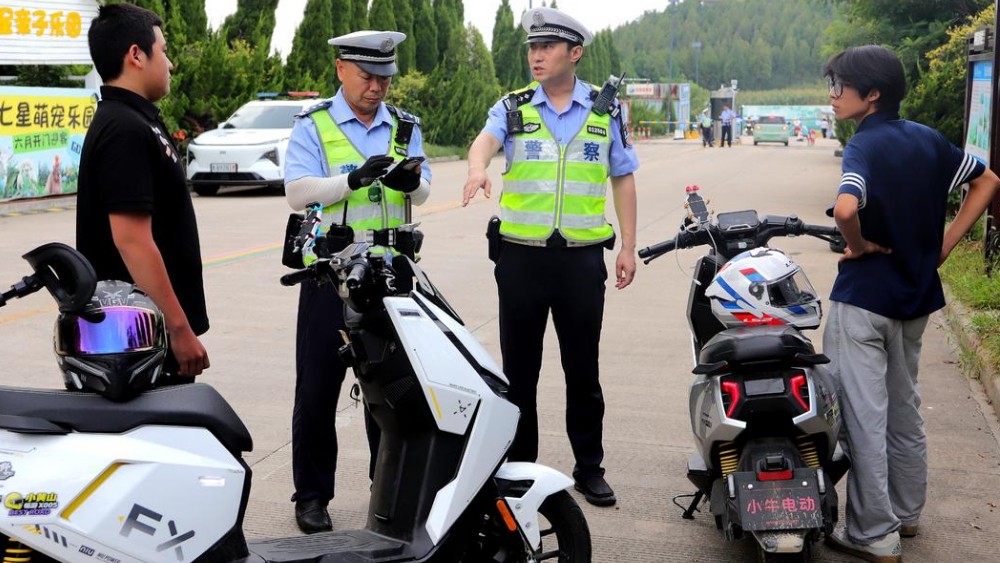 检查各类摩托车120余辆，济南交警开展电摩违法专项整治行动