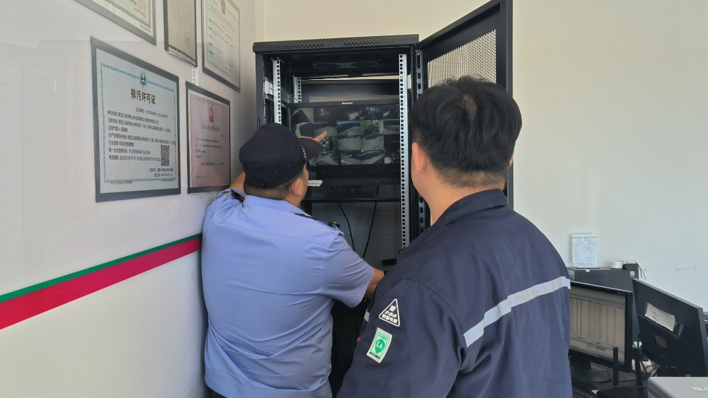 省林区公安局双鸭山分局：开展加油站专项安全检查工作