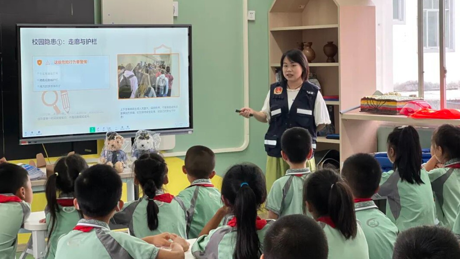 赣州市大余县开展安全宣传进校园 上好开学安全第一课