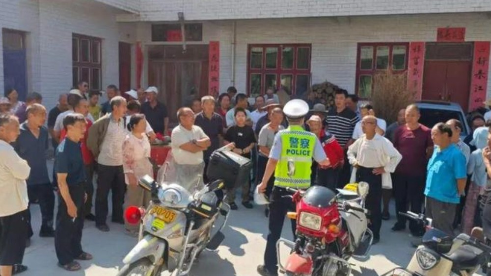 西安蓝田公安三线并进织密交通安全防护网