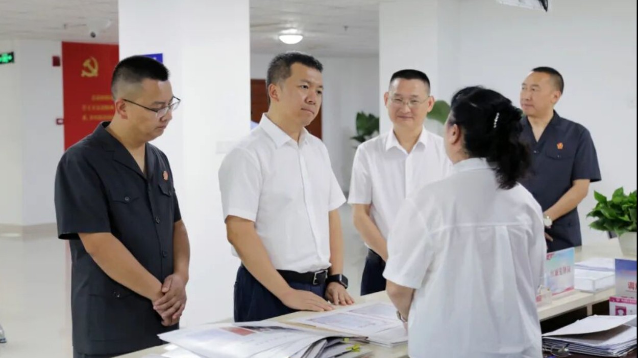 达州市中院党组书记、代理院长秦志远一行到通川区法院调研指导工作