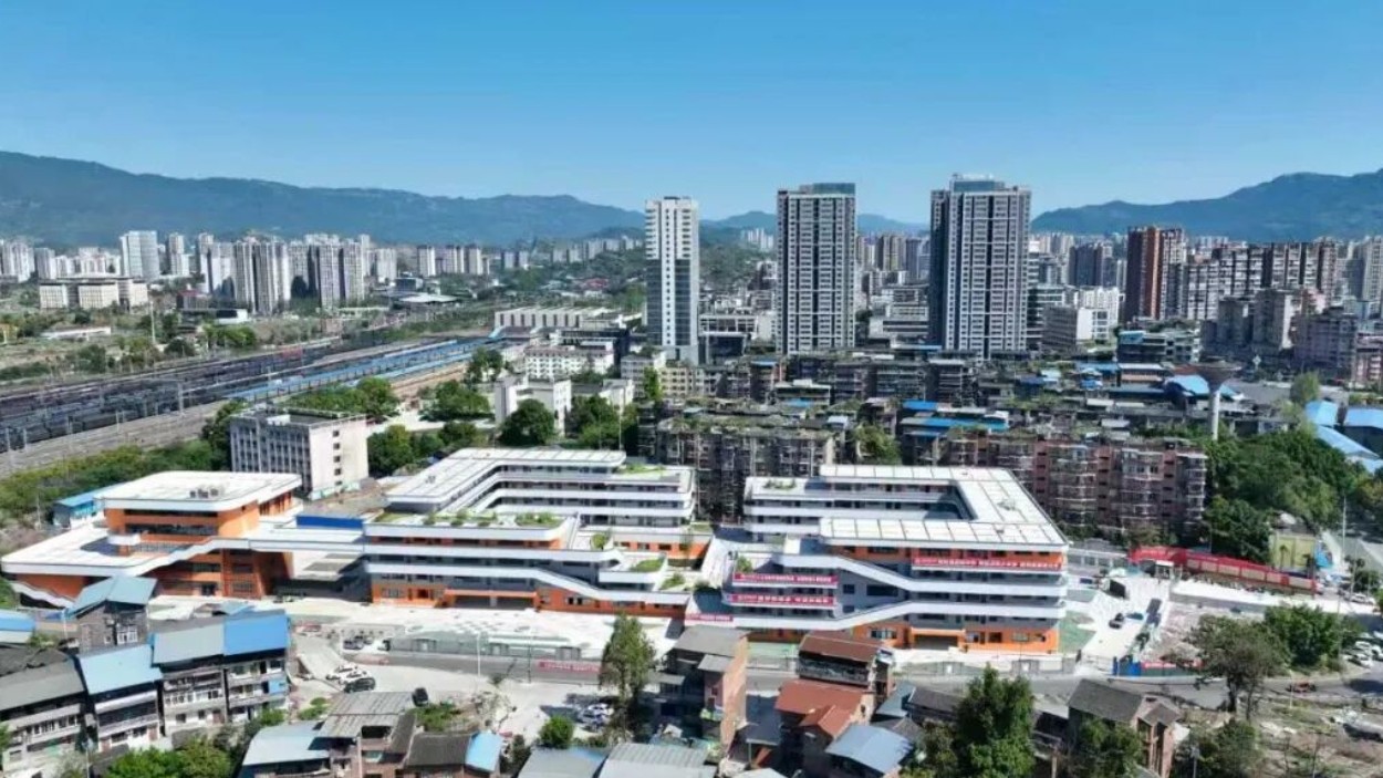 达州铁路中学改扩建项目一期完工 1200余名初中生喜迁新校园