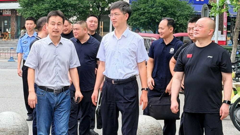李鹏副市长督导检查秋季开学校园安保工作