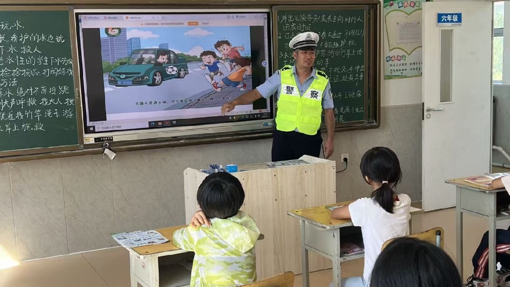 大同市云州区：开学安全第一课，交警护航伴成长