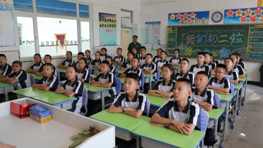 “开学第一课！”法治副校长敲响新学期“法治上课铃”