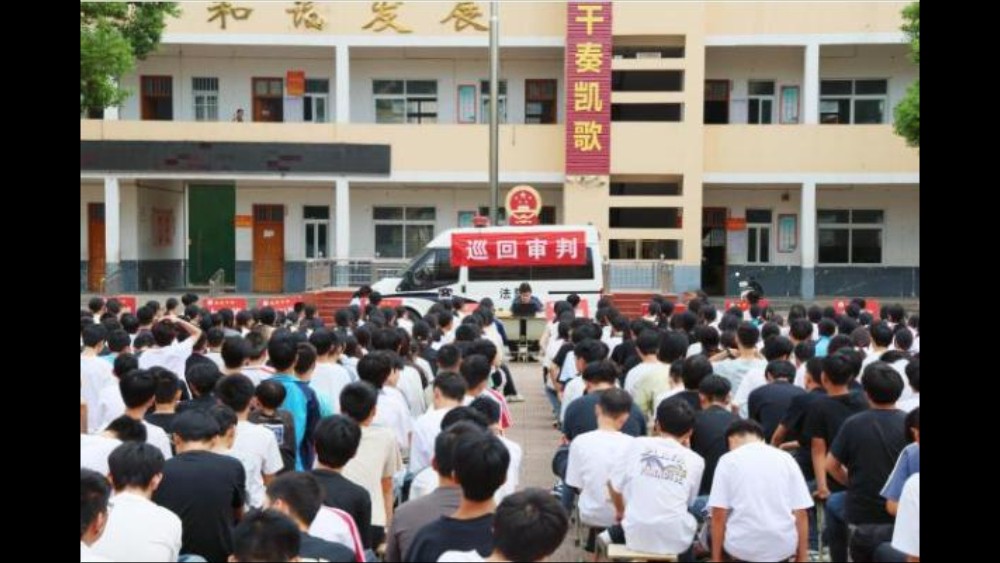 河南省南阳市新野县法院：开学第一课 敲响交通安全警钟