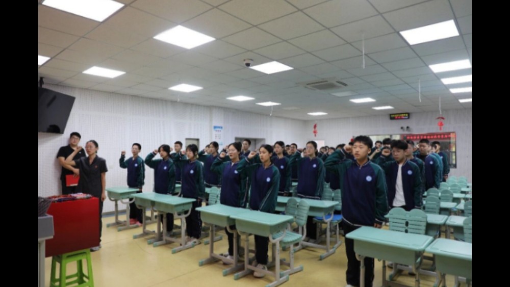 铭记胜利日 法治护青春——吉林省吉林市丰满法院开展“开学第一课”法治宣讲进校园活动