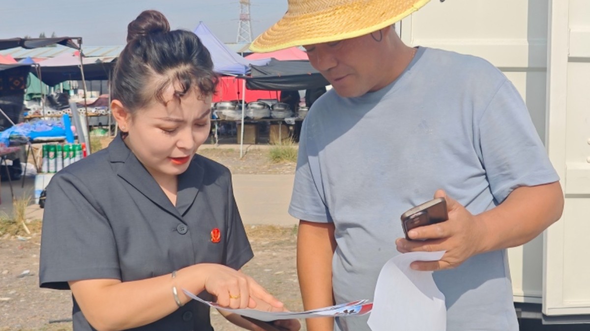 普法进集市！新疆霍城县公检法联合开展扫黑除恶法治宣传活动
