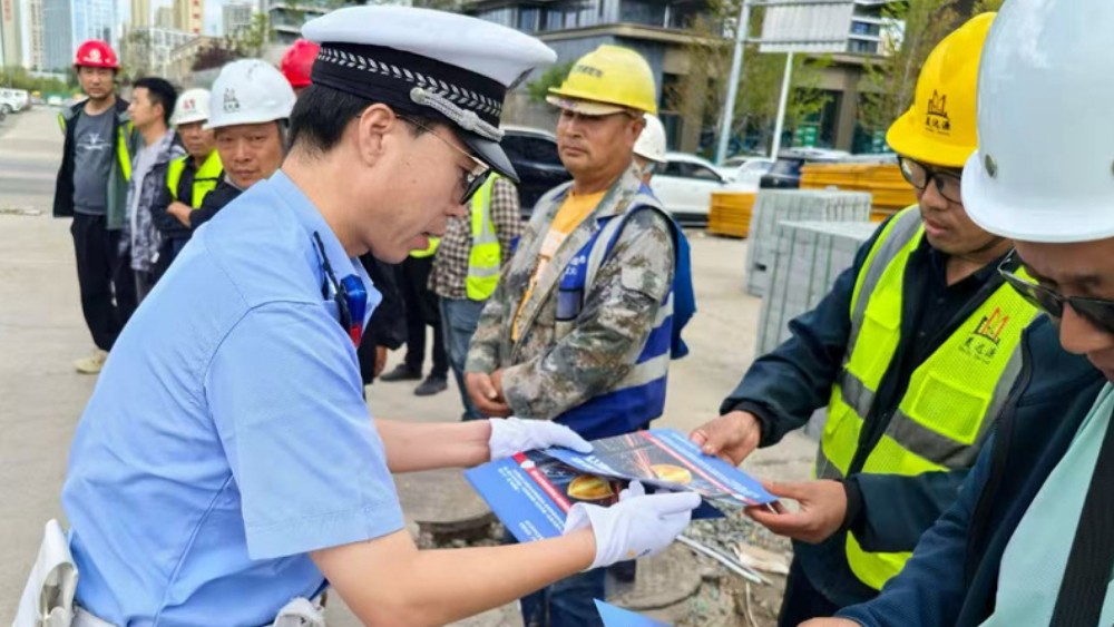 垄断货源、强行带路｜公安交管部门上门普法：客货运司机遇这几种情况快举报