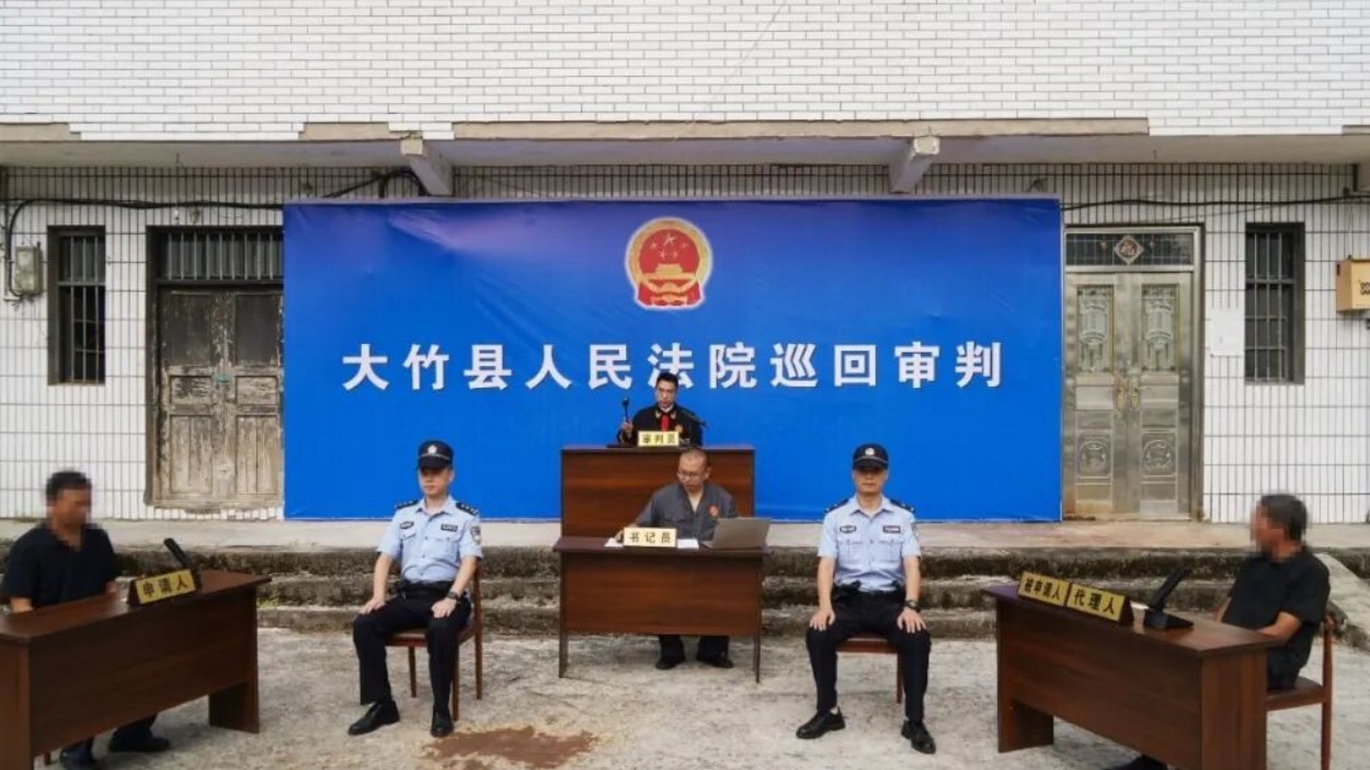 把法庭搬到村口，用温情守护失能老人