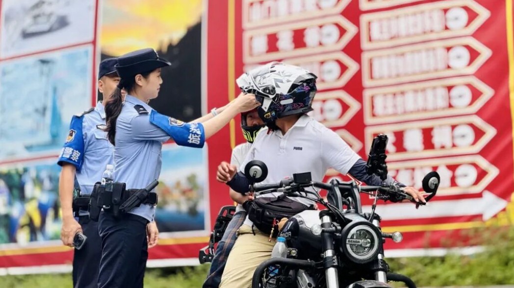 潮汐警务护清凉 藏蓝“警”色为文旅助力