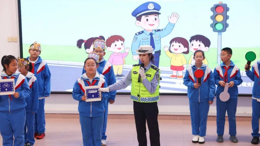 伊春公安“开学第一课”护航新学期