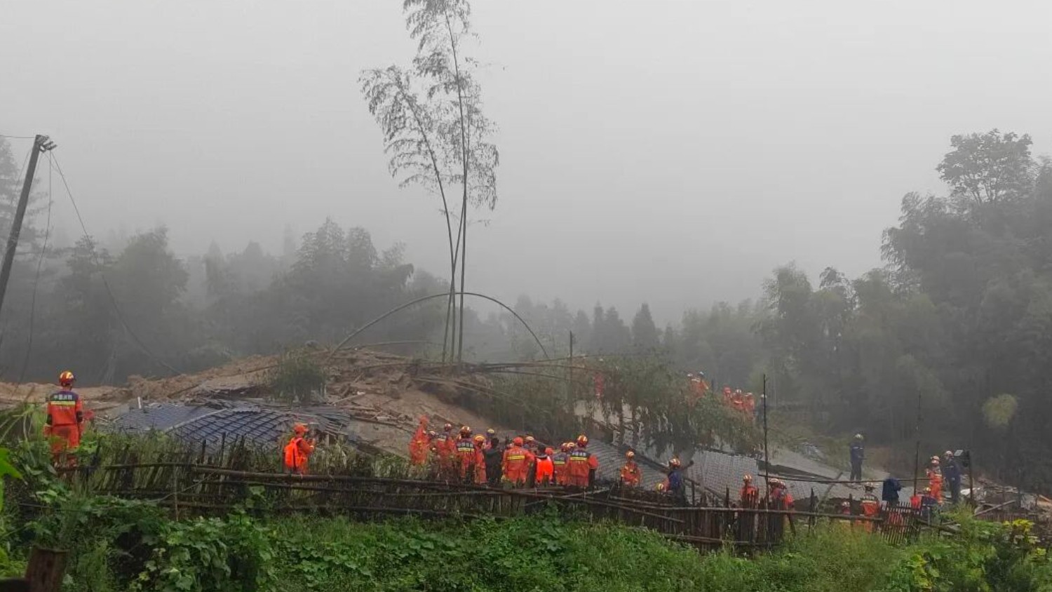 赣州应急救援力量驰援吉安遂川抢险救灾