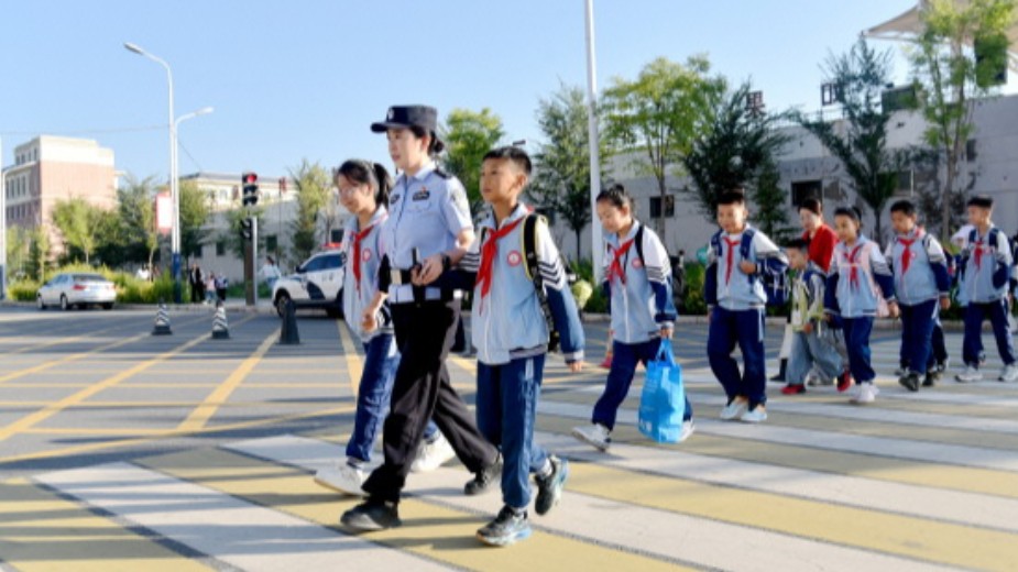 开学季，他们在校园内外这样守护孩子