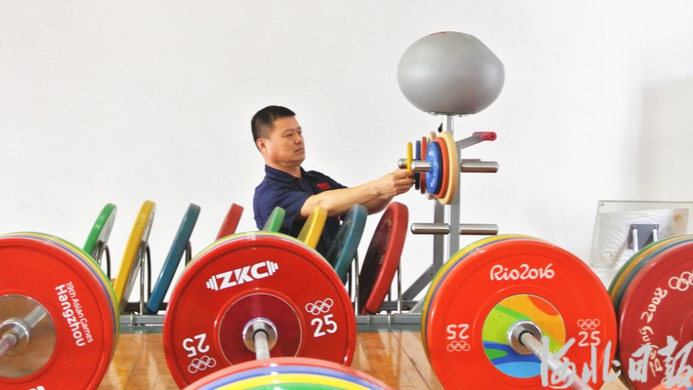 泊头杠铃“举”起五十项世界级赛事