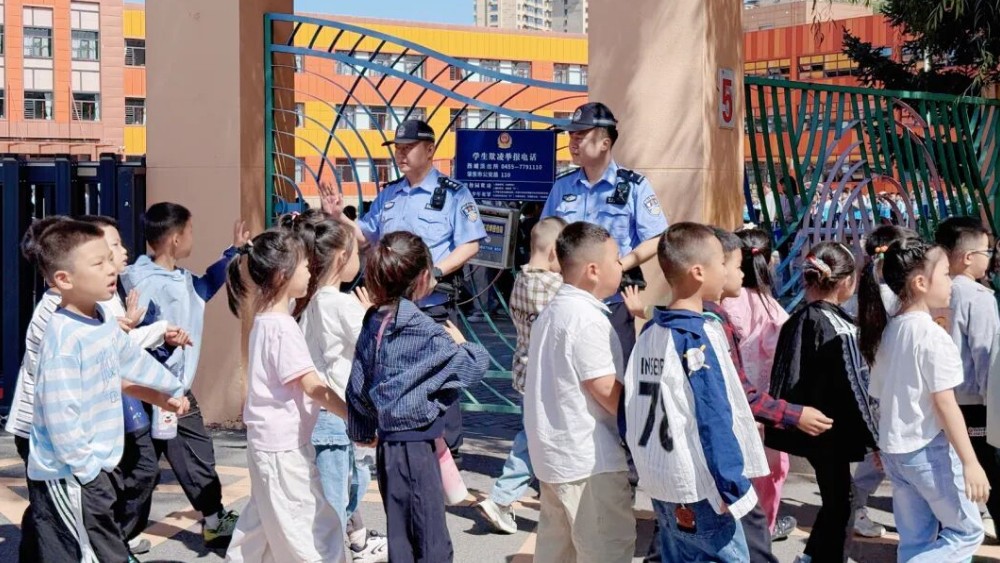 肇东公安“警校家社”护学模式准时上线