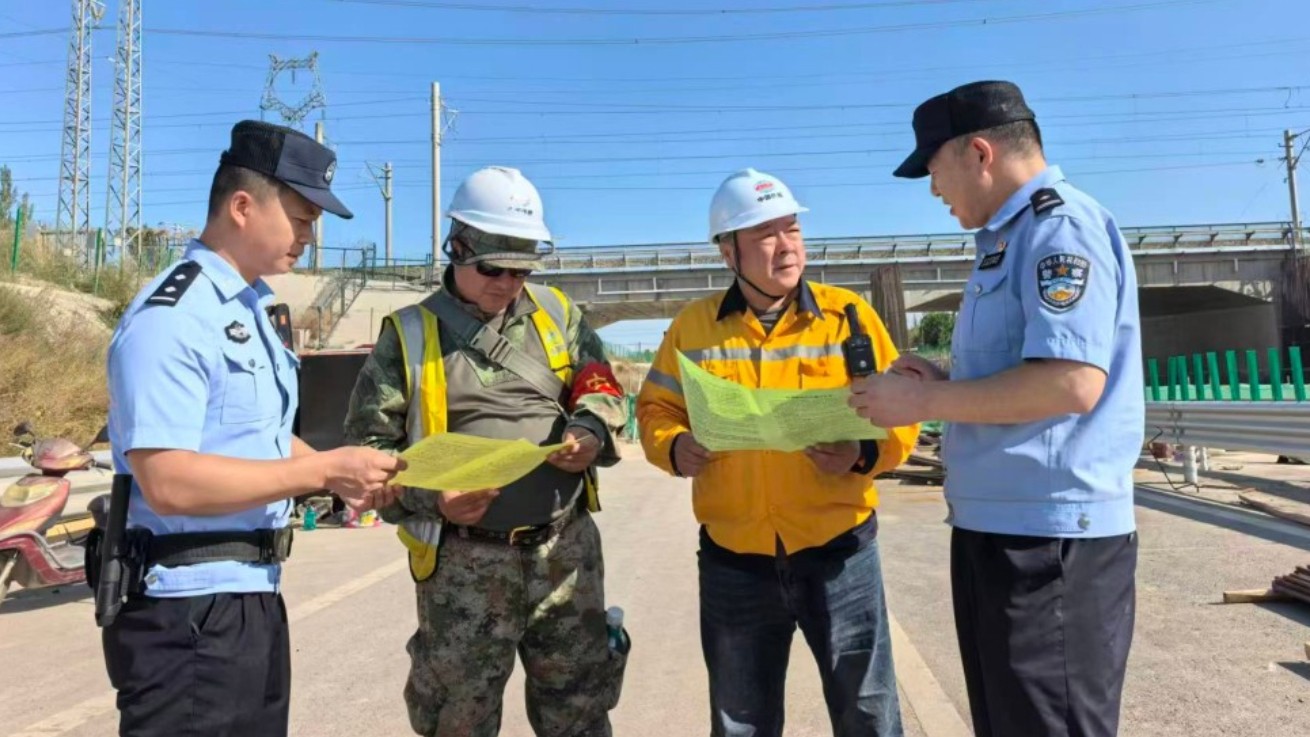 乌鲁木齐铁路公安局乌鲁木齐公安处石河子站派出所深入辖区工地开展综合宣传活动