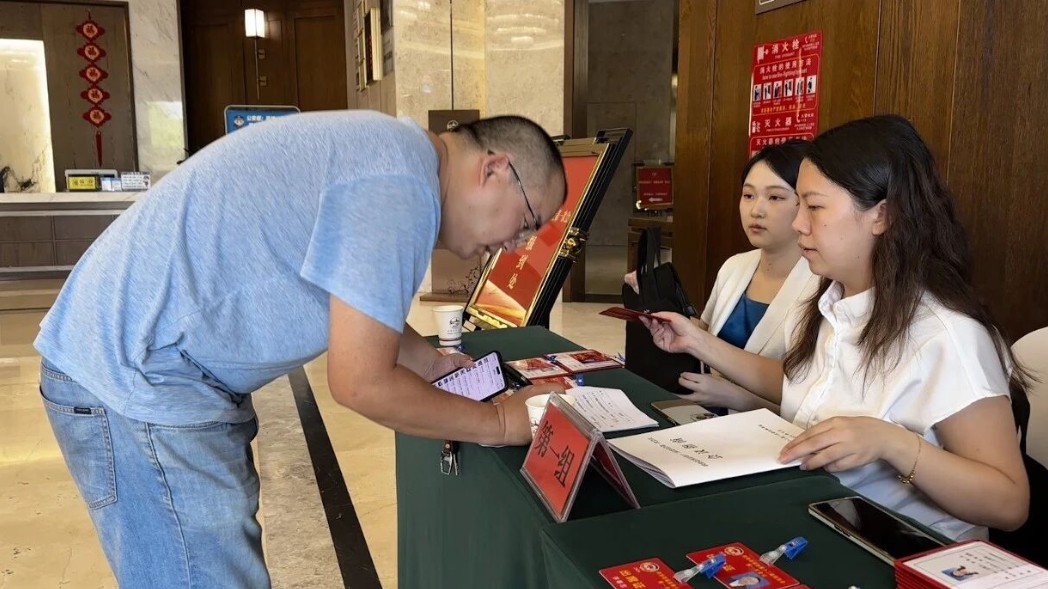 怀揣民声赴盛会 凝心聚力启新程 政协苍溪县第十二届委员会第一次会议委员陆续报到