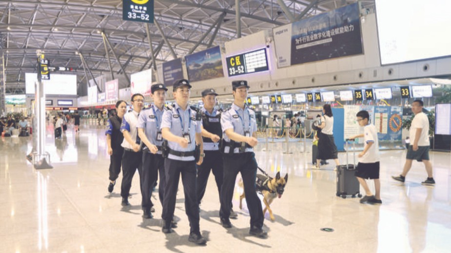 洒青春汗水 护空港安全