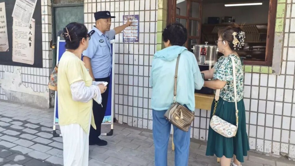 光影点亮矿区新颜 藏蓝守护文旅热土