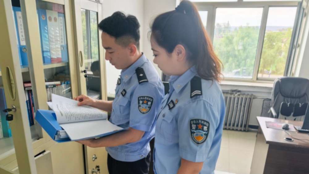 省林区公安局双鸭山分局：深耕“绿荫”传薪火 以师带徒促提升