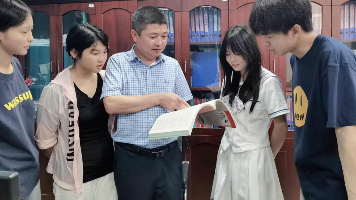 扎根乡土守初心 甘为职教燃灯人