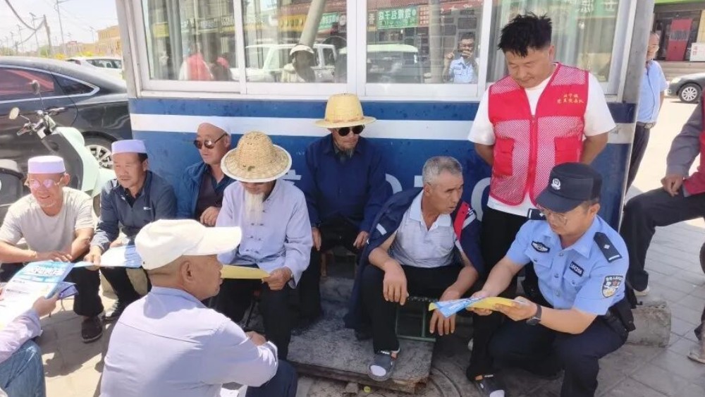 藏蓝金盾护民生 真情救助暖民心