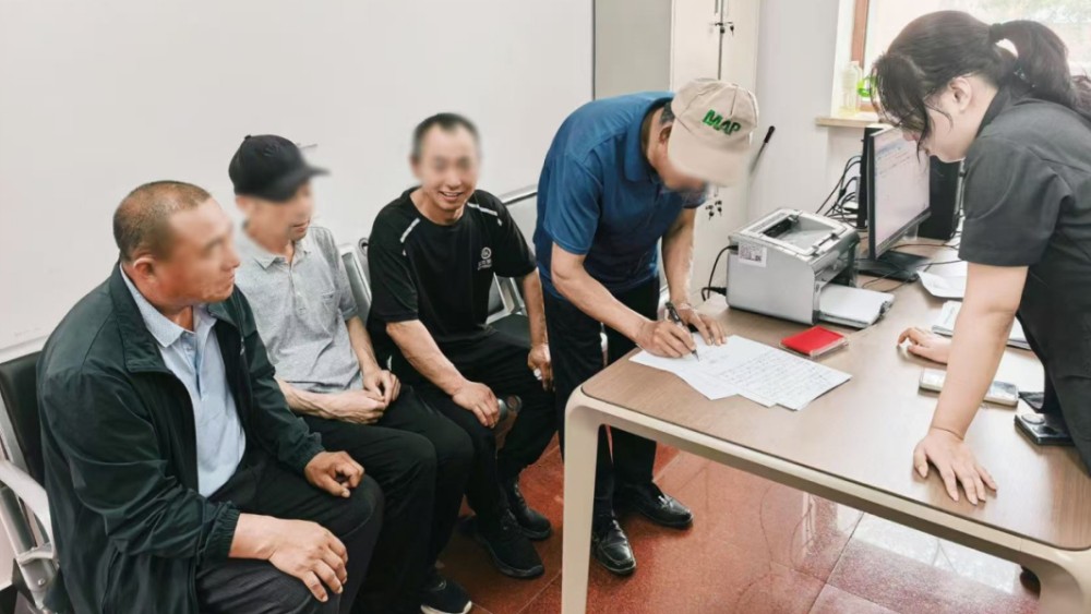 一张手写纸条背后的半年坚守