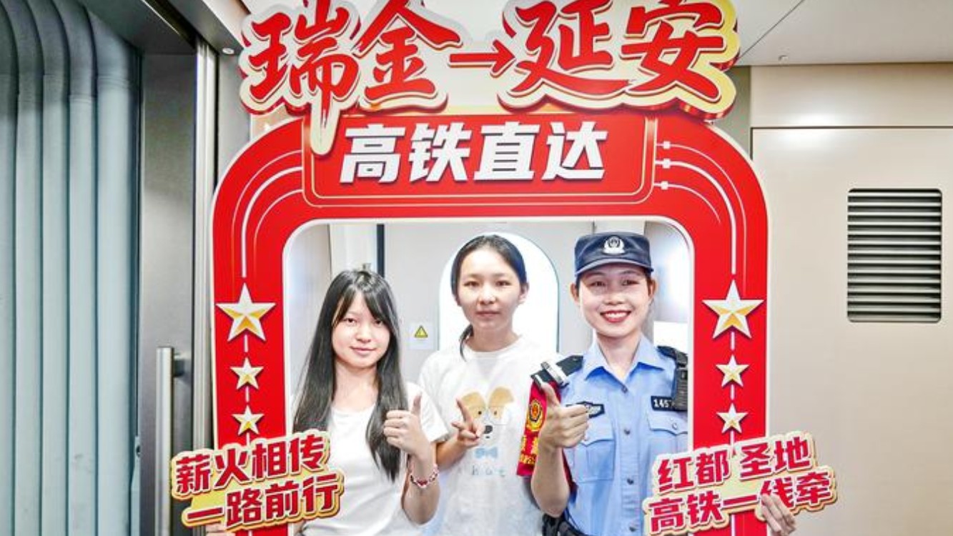 护航千里红色旅途