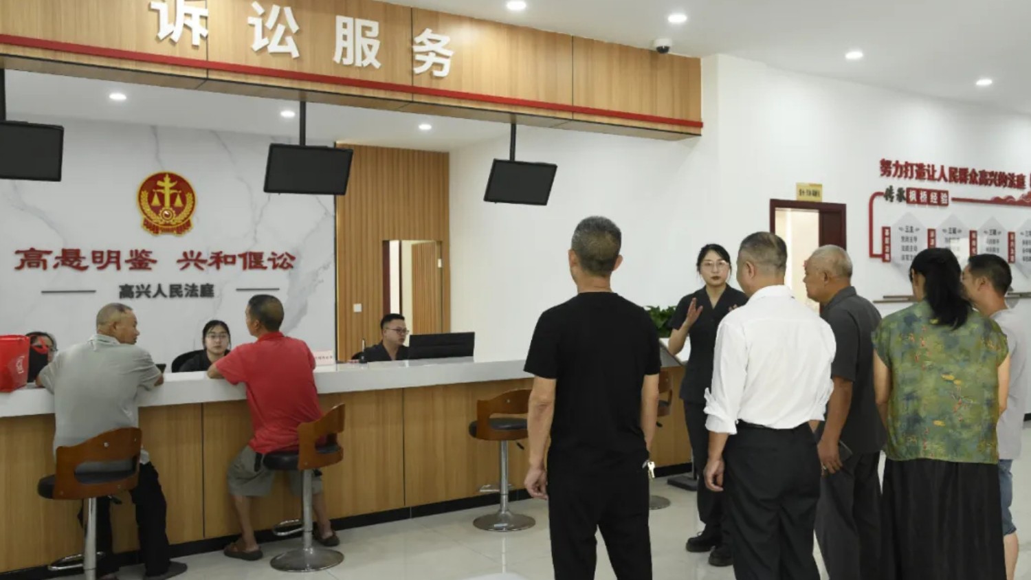 人大代表走进人民法庭：“沉浸式”体验司法一线好“枫”景