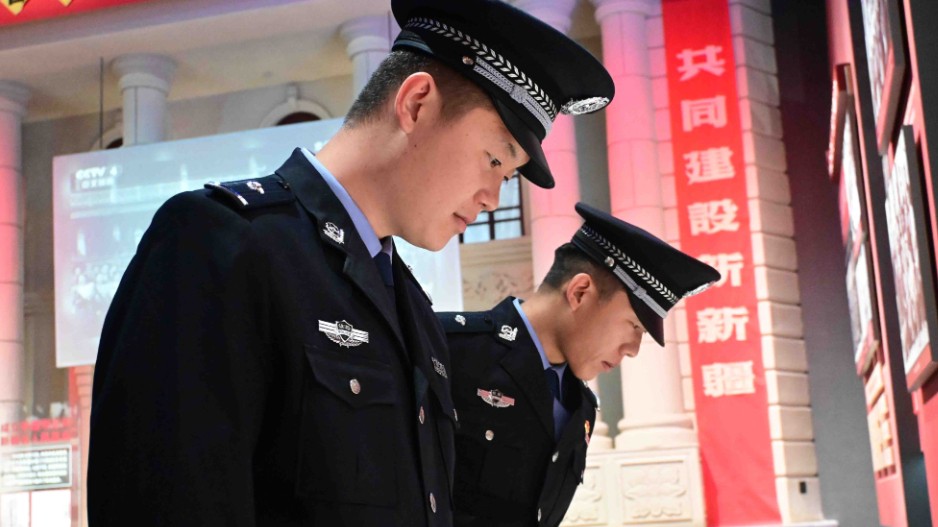 乌鲁木齐公安处特警支队组织青年民警赴新疆革命军事馆开展主题党日活动