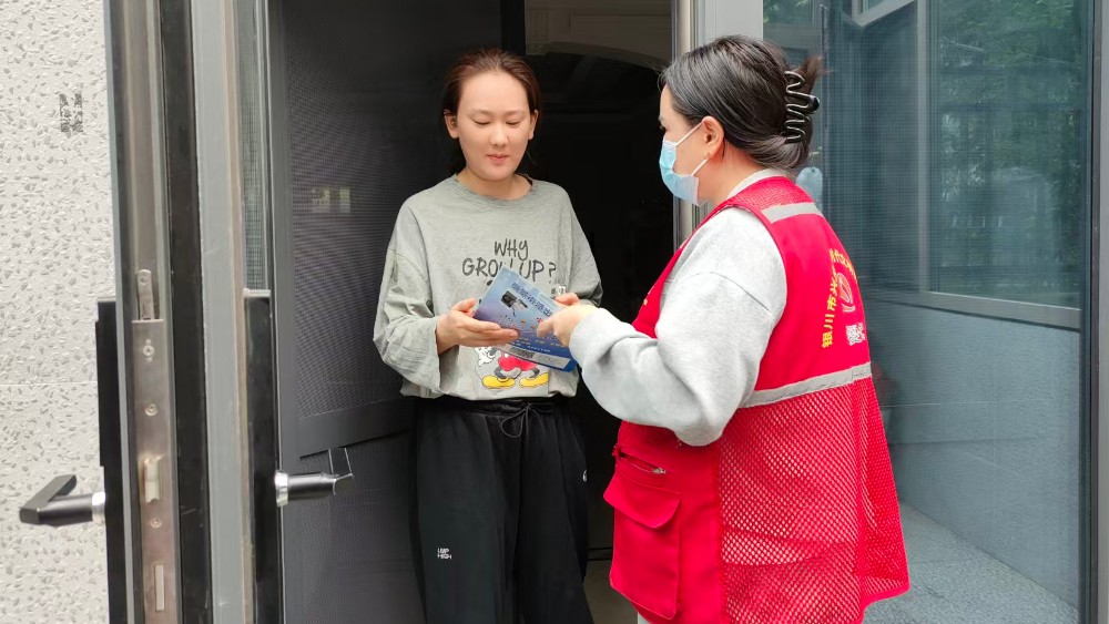 银川市兴庆区泰和社区：敲门入户宣反诈 筑牢防线守民安