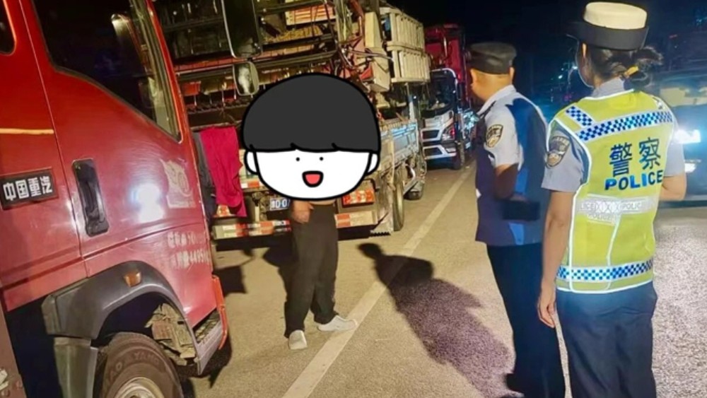 汉台公安：夜间普法进田间 护航秋收保平安